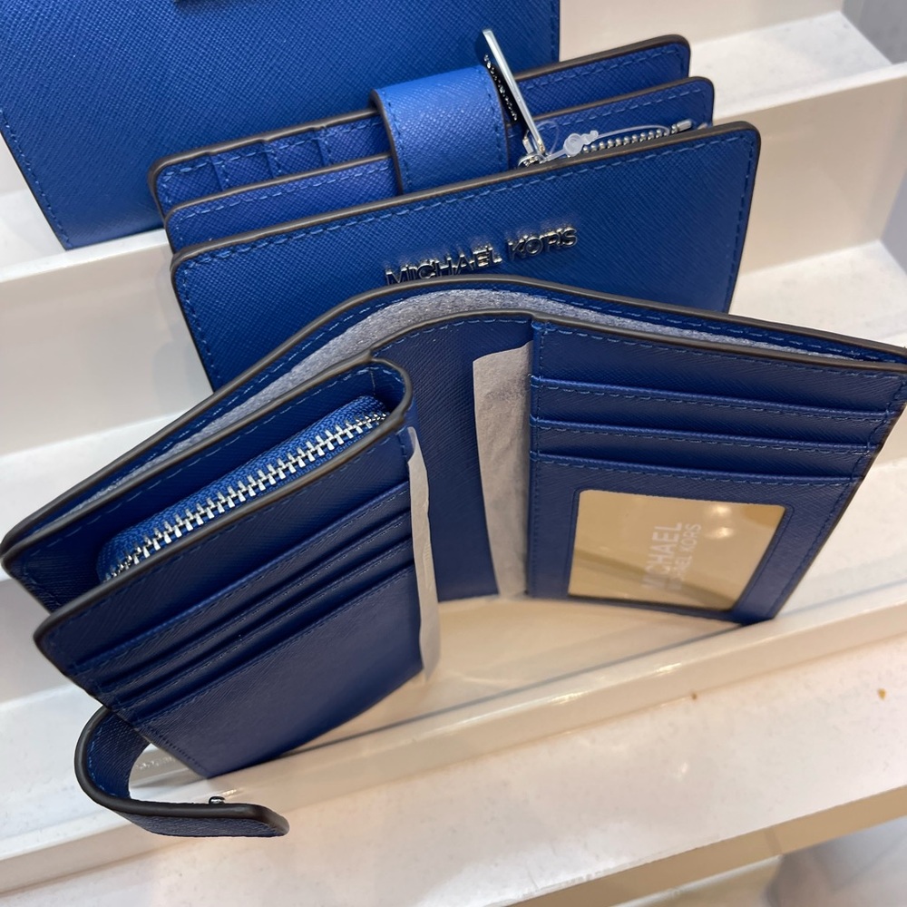 MICHAEL KORS Medium Saffiano Leather Bifold Wallet
Galaxy Blue 
NWT - Picture 5 of 16